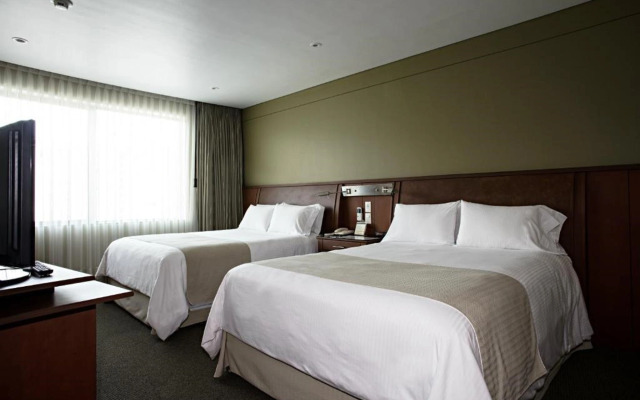 Suites Camino Real