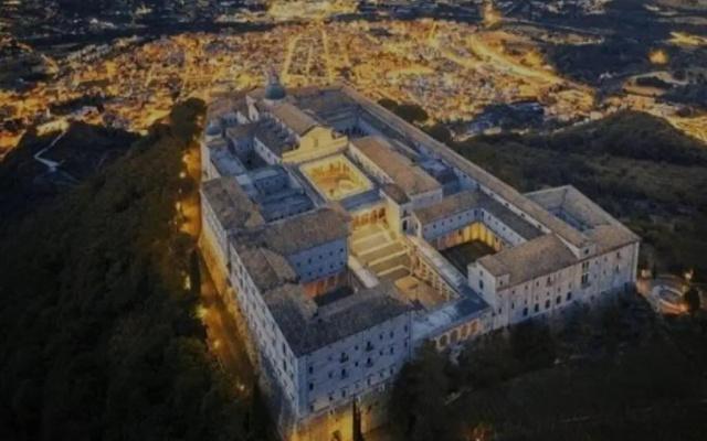 Accanto All'autostrada Al Centro Tra Roma E Napoli