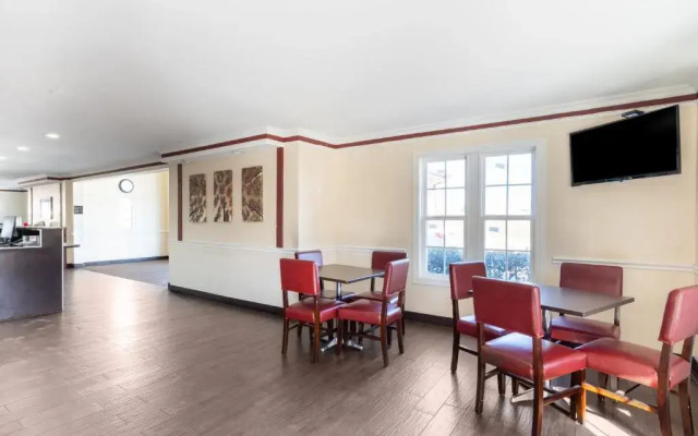 OYO Hotel Tulsa N Sheridan Rd & Airport