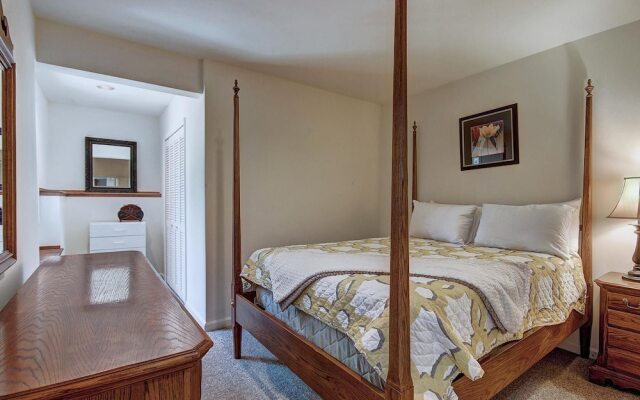 Aspen Heights Lodge 4 Bedroom Home by RedAwning