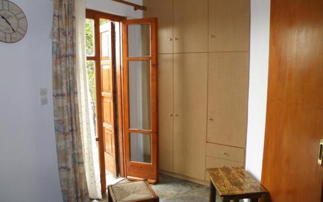 Triopetra Martha Giannis Stone House