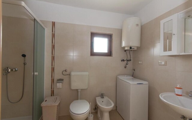 Stunning Home in Liznjan With Wifi and 2 Bedrooms