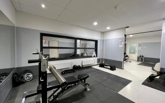 Suite - King Size Bed - Gym&Wifi - Indoor Parking