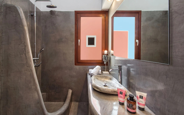 Modern 2-Bed House in the city centre Fira