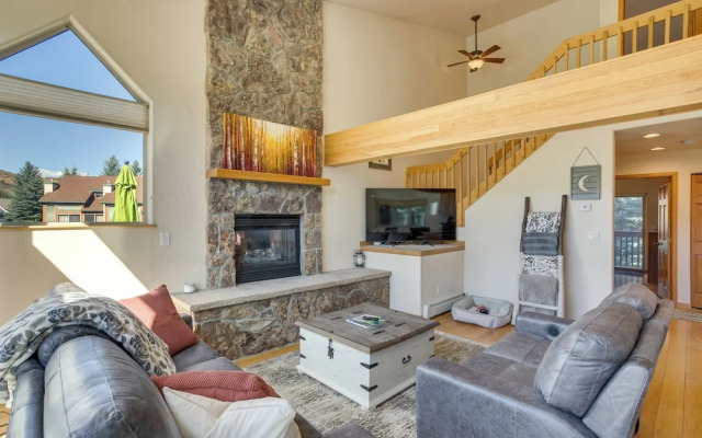 Cozy Colorado Retreat w/ Deck, Grill & Pool Access