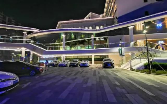 Orange Lakeside Apartment Hotel