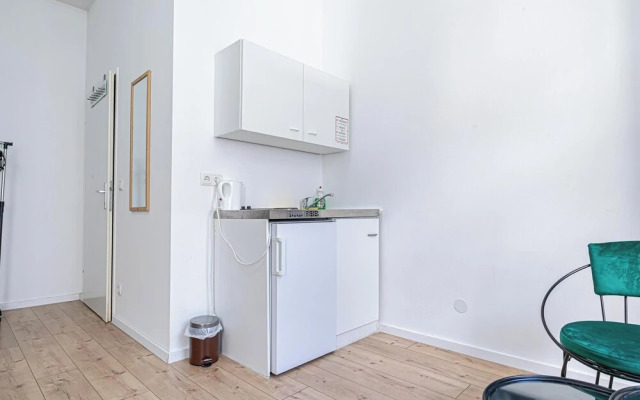8 Studios with Terrace in Margareten