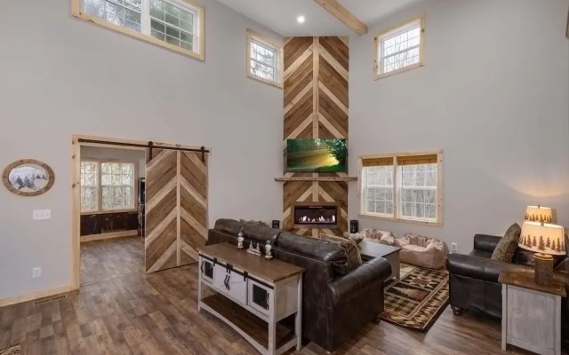 Boone Getaway Dog Friendly Hot Tub Fire Pit