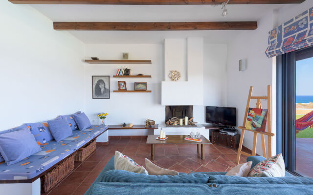Cristelia Luxury Sea Front & Pool Villa