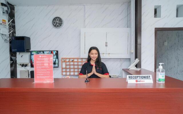 RedDoorz Plus near ITC Cempaka Mas 2