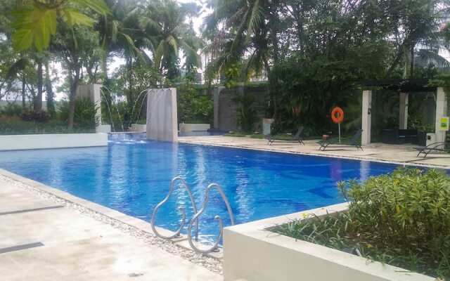 Spacious 2Br At The Via And The Vue Apartment Surabaya