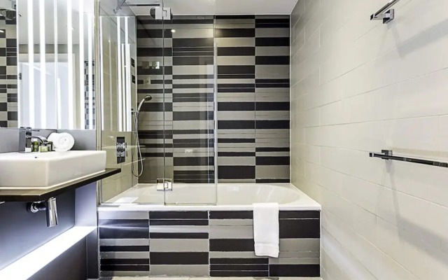 Central London Haven: Steps From Shoreditch Station