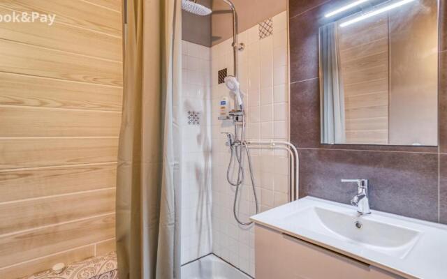 Céanothe-InvIRI. Studio Mairie. Parking Privatif