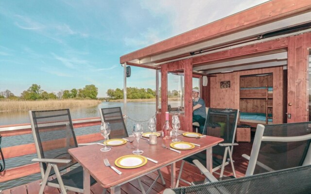 Nice Ship/boat in Radewege With 2 Bedrooms