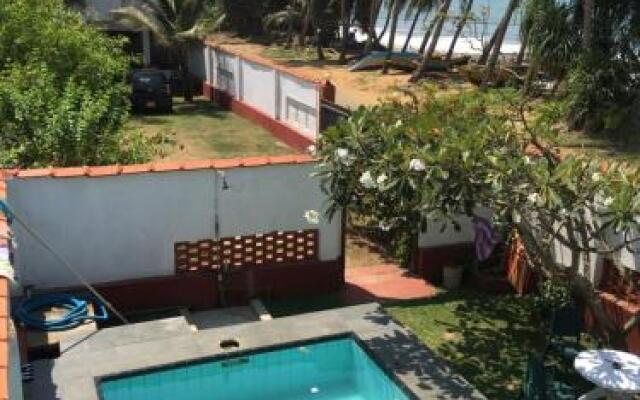 Petter's Beach Inn