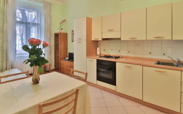 Apartment near Havlicek Garden