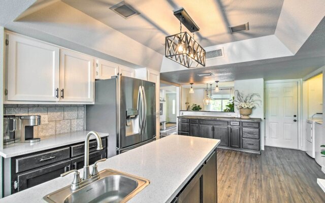 Modern Phoenix Home: Poolside Family Retreat!