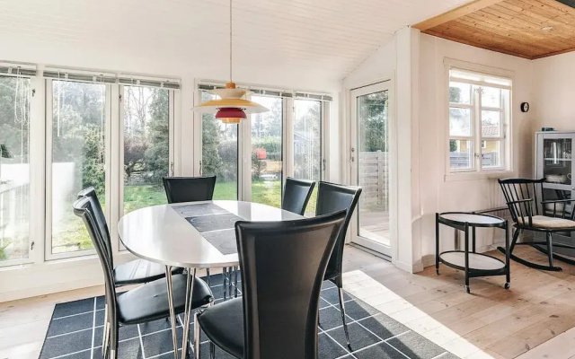 6 Person Holiday Home in Vaeggerlose