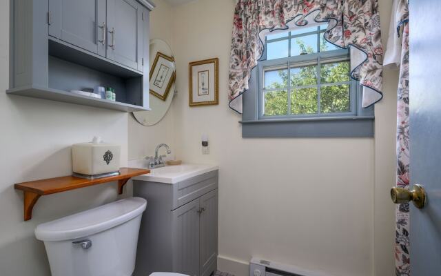 Isaiah Hall Bed & Breakfast Inn