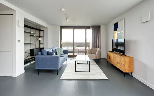 Sensational Two-bedroom Apartment in East London