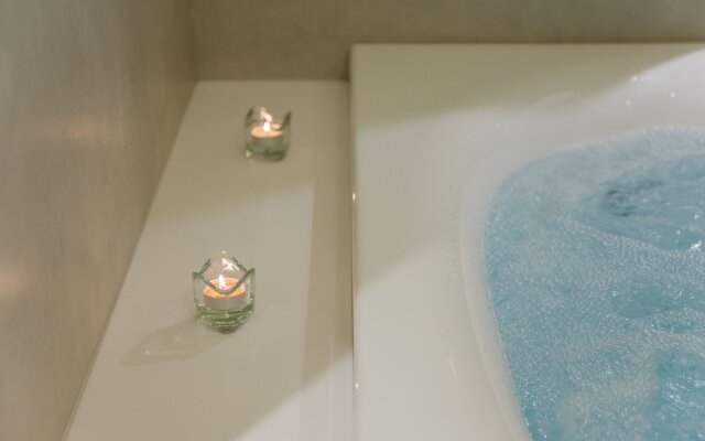 Prescious Suite 25 with Hot Tub