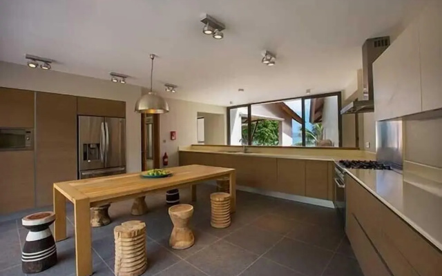 Villa Deckenia