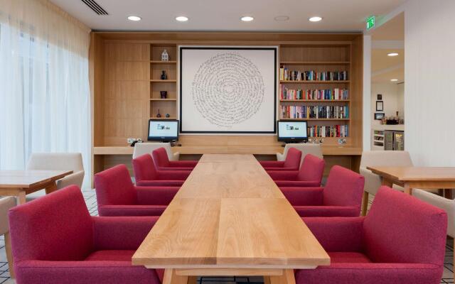 Hampton by Hilton London Gatwick Airport