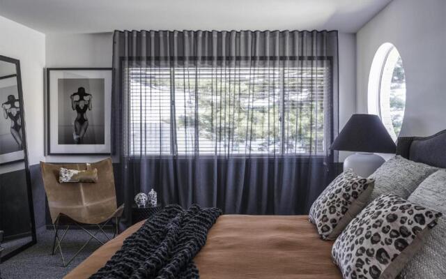 The Seaview - Designer Beachfront House