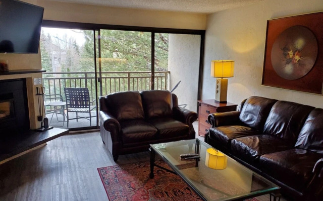 Newly Remodeled Condo Wren 201 with Creekside Views of Vail Mountain by RedAwning