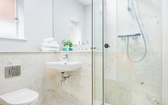 Spacious One Bed Apartment in Cleveland, Fitzrovia