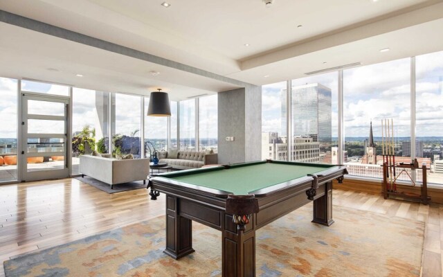 Louisville's Triple Crown Condo by Cozysuites