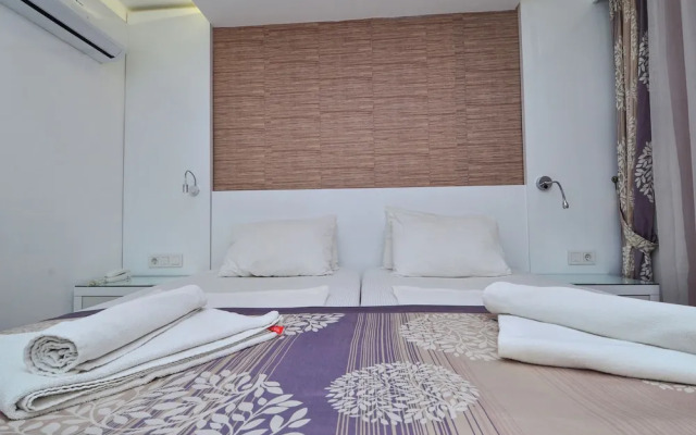 Tropic Beach Club Side