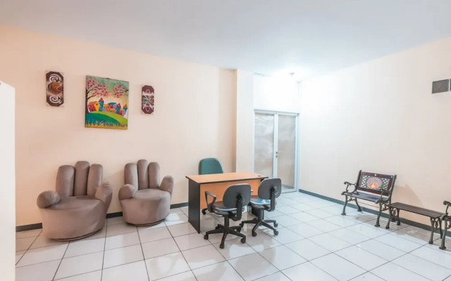 J&B Room Pramuka by Oyo Rooms