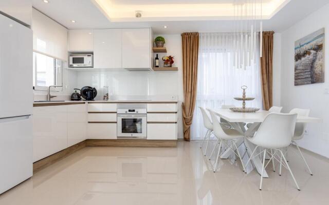 Fortuna 37 - Luxury Apartment with AC and Pool