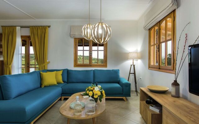 2 Villas Complex, Private Pool, Ideal for Groups!