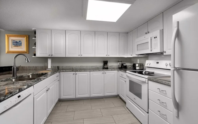 Brigadune 12f 3 Bedroom Condo