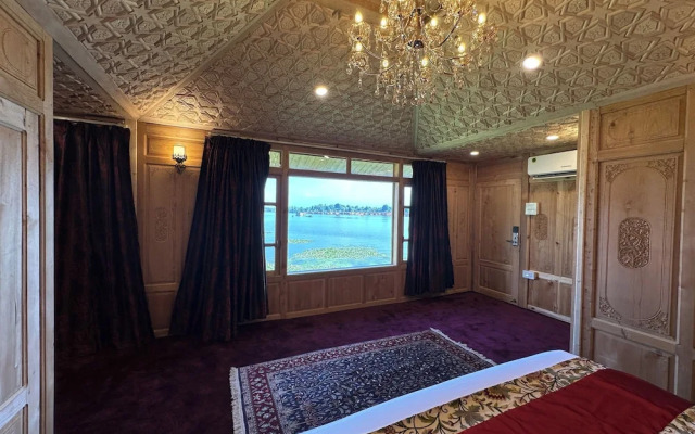New York Houseboat