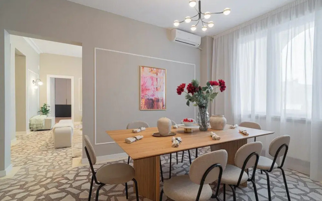 Loggia & Luxe 5BR Penthouse in Universitatii Area