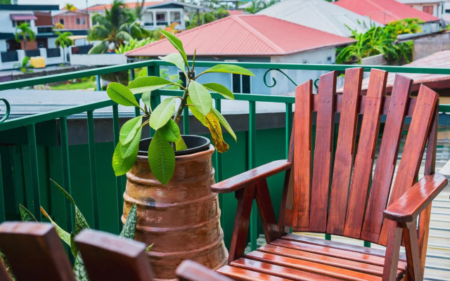 Cozy and quirky Wolf Apartment