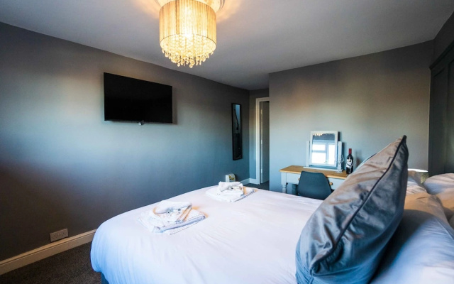 Newly Renovated Apartment in Scarborough