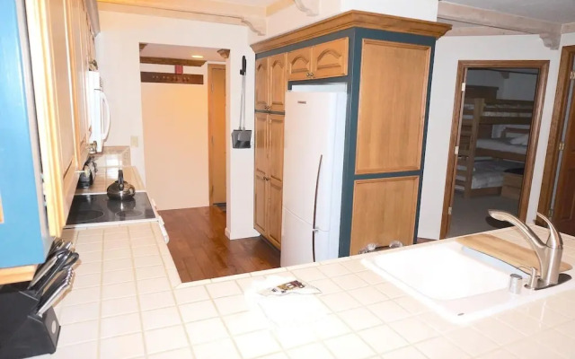 Beautiful Remodeled 2-bedroom Condo
