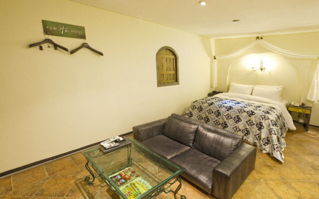 Film 37.2 Hotel