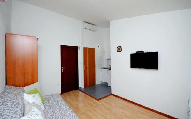 Jadro - 250 m From Beach - A2gornji