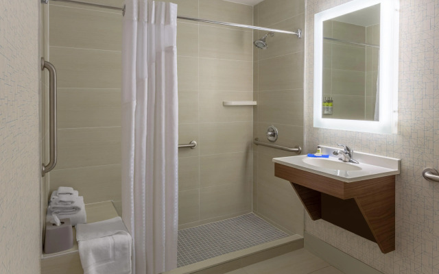 Holiday Inn Express Laguardia Airport by IHG
