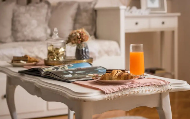 Apartments and rooms Perla