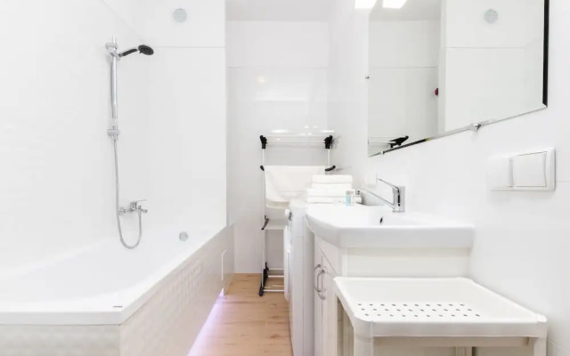 Apartment Harmonia Oliwska by Renters