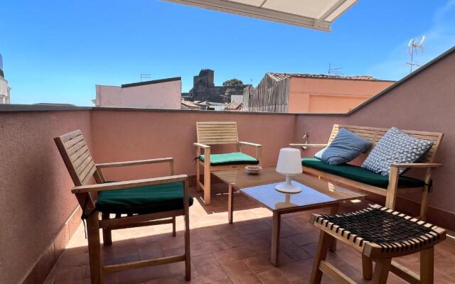 donna serena Aci Castello