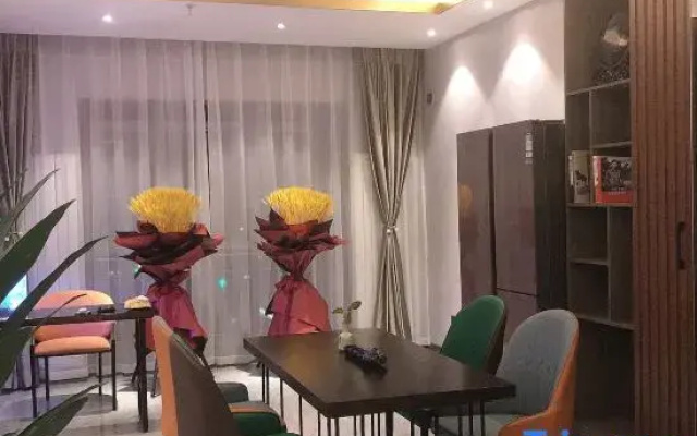 Junlan Yuejing Hotel (Yinchuan Yuehaiwan CBD Lanshan Park)