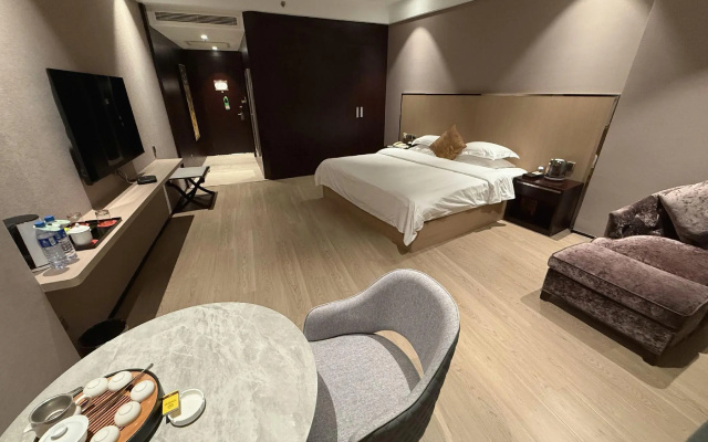 Eastern Kaiyue Business Hotel
