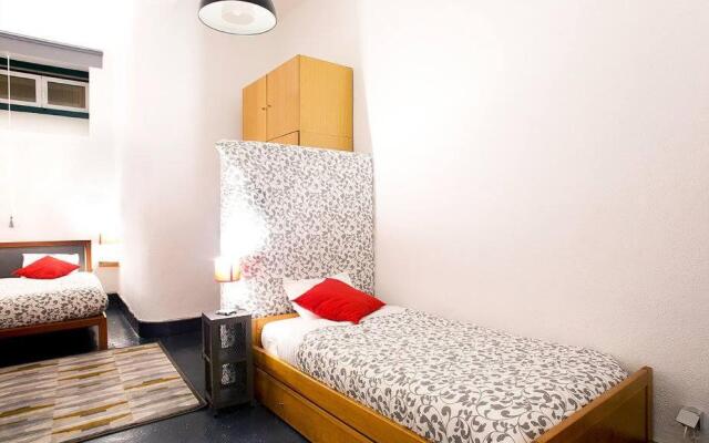 Renewed Apartment in Alfama (near the Cathedral)